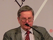 カテーテルによる腎交感神経不活化治療で治療抵抗性高血圧が著明に改善