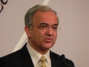 エプレレノンの追加投与で軽症心不全患者の予後が著明に改善